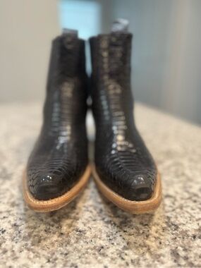 NEW FREEBIRD MAEVE Black Croc-Embossed Leather Ankle Boots with Tan Sole